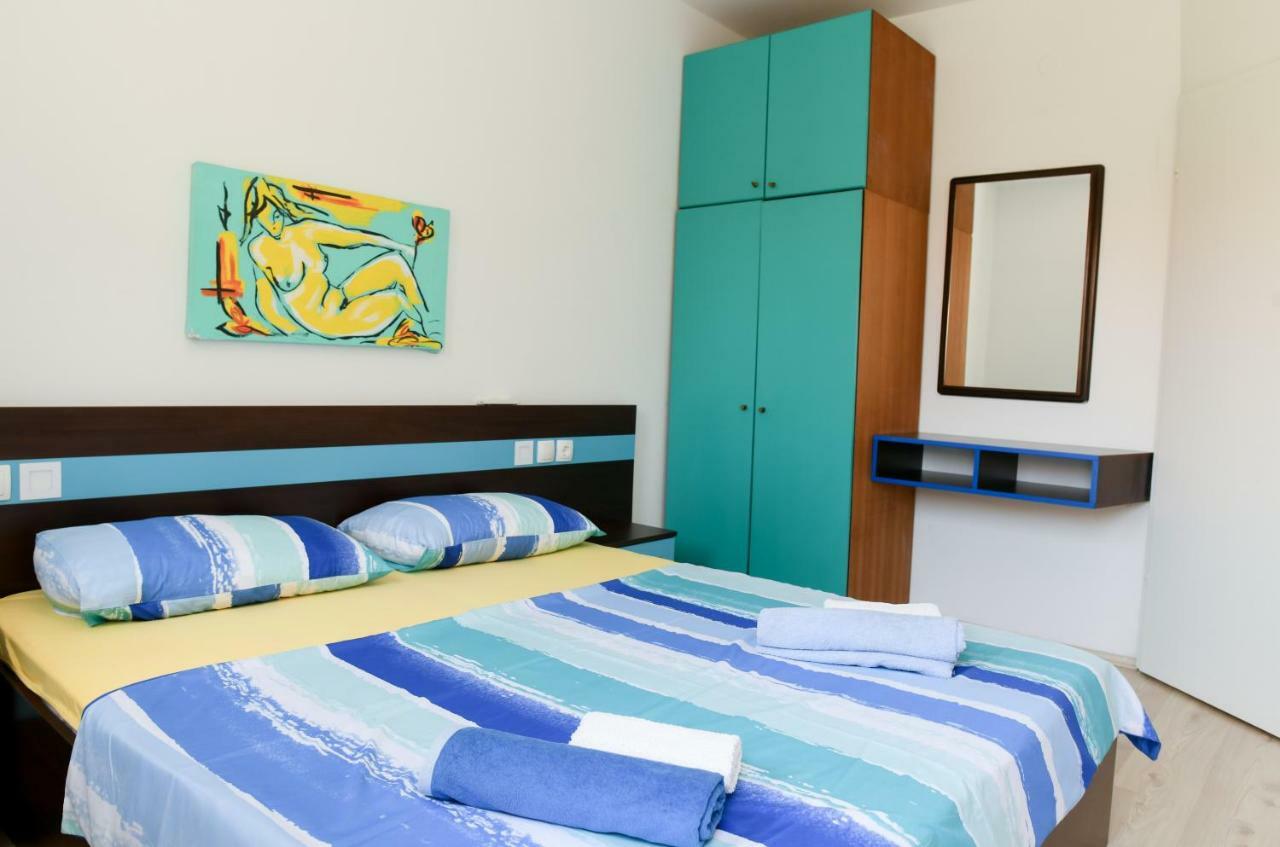 Apartments Dvori Novalja Habitación foto